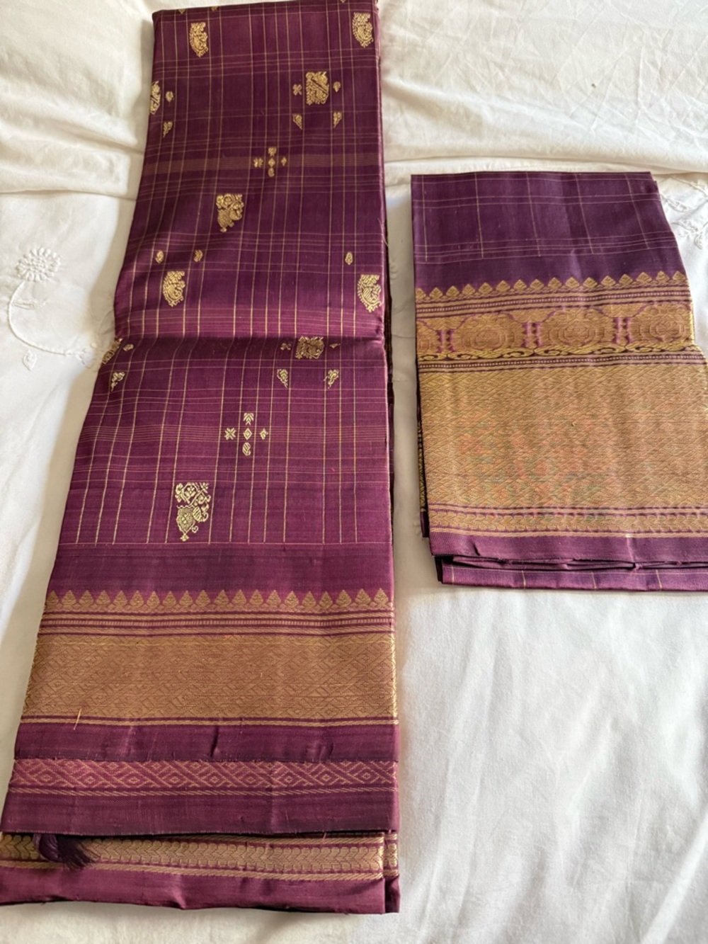 Women's Maroon Kanjivaram Silk Saree with blouse piece - Picture 5 of 13